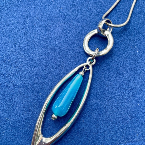 Long silver necklace with blue sphere - Picture 4 of 4